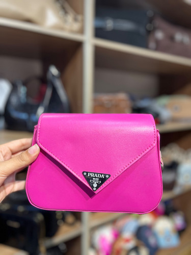کیف دوشی prada